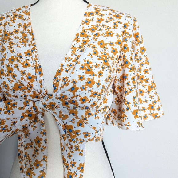 White orange and blue floral flounce sleeve cropped tie front top size L - Picture 4 of 8